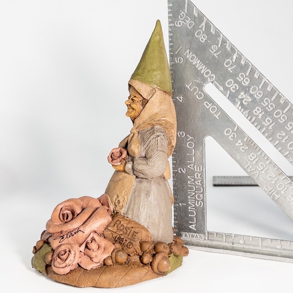 Signed Tom Clark MOM Gnome - Rosie 1987
Mold #35 Style #1193 VTG Retired - Picture 14 of 14